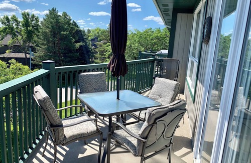 Collingwood Condominio | Lighthouse Point Collingwood Fully Furnished 2 Bed, 2 Bath with Water Views!