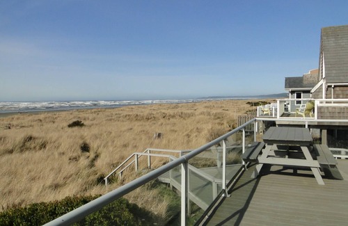 Moclips Casa | Lighthouse - Right on the beach ( New Hot Tub )