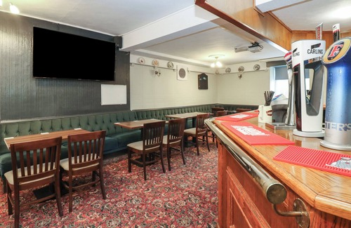 Seaham Cabaña | LIGHTHOUSE ROOM, pet friendly, with a garden in Murton, County Durham
