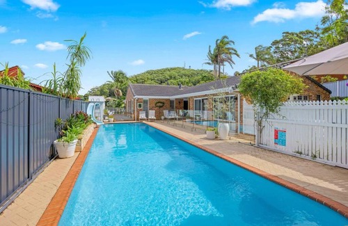 Port Macquarie Casa | Lighthouse Vaccay - family beach house with pool