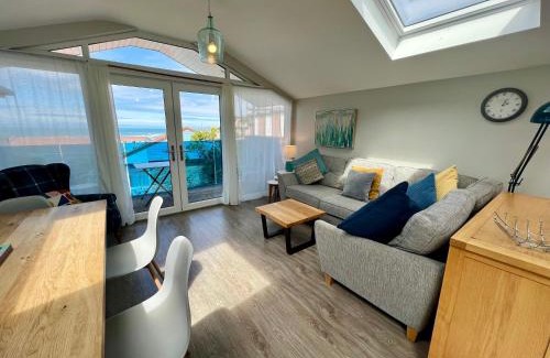 Westleigh Apartamento | Lighthouse View 1, Golden Bay Holiday Village