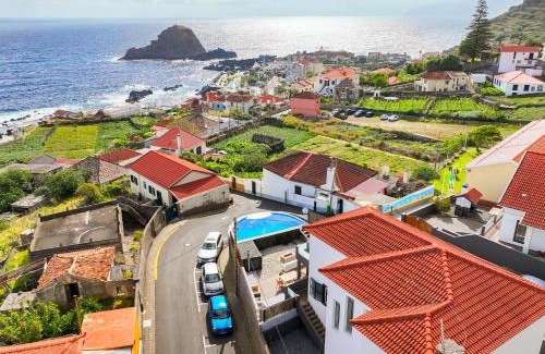Porto Moniz Villa | Lighthouse view- POOL VILLA
