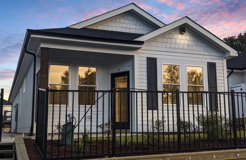 Corolla Light Cabaña | Lighthouse Views, Beach Parking Pass, No Cleaning Fees, & Pets Stay Free