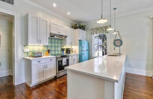 Downtown Casa | Lighthouse Villa by AvantStay Walk to Southernmost Point w Private Pool Patio Month Long Stays