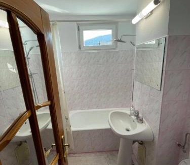 Piatra Neamt Apartamento | Like Home - Cozy & Quite