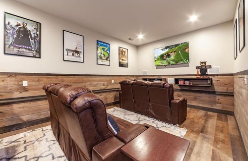 Wears Valley Casa | Like New Cabin - Indoor Pool - Theater - Game Rm - Views