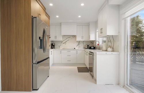 Aurora Casa | Like-New Home, 4+1 BR, 2.5 Bath, Parking & WIFI