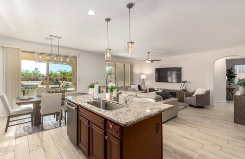 Pebblecreek Casa | Like NEW in Pebblecreek this Updated 2/2+Den is sure to please!