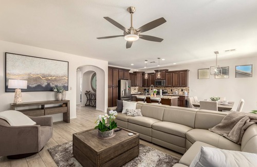 Pebblecreek Casa | Like NEW in Pebblecreek this Updated 2/2+Den is sure to please!