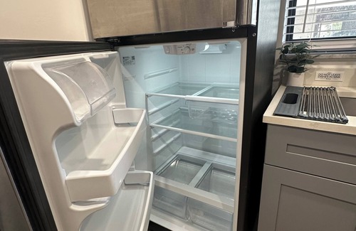 Deerfield Beach Apartamento | Like New - Studio Apartment with Separate Kitchen, Wifi & DirectTV
