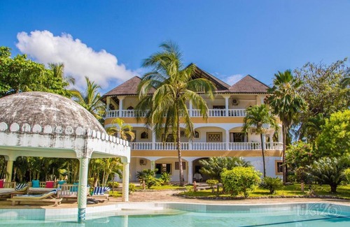 Galu Beach Villa | Likizo House