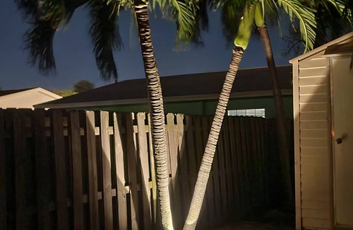 Hutchinson Island South Casa | Lil Island Beach House Coastal Pet Friendly Escape w/ Patio & Private Beach