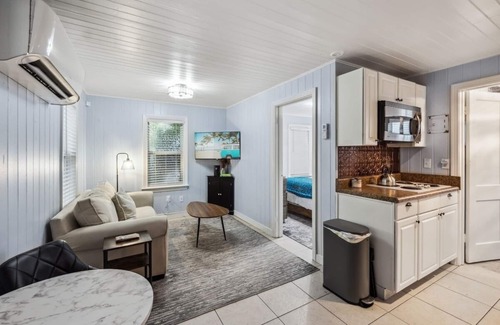 South Sarasota Cabaña | Robinhood's Lil John Coastal Cottage