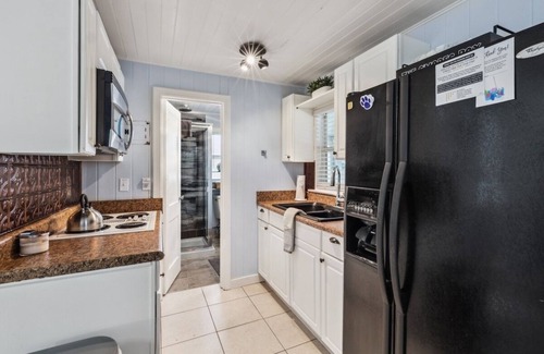 South Sarasota Cabaña | Robinhood's Lil John Coastal Cottage