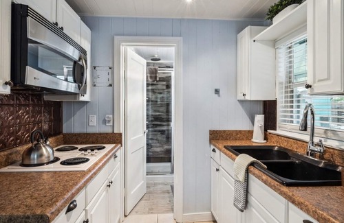 South Sarasota Cabaña | Robinhood's Lil John Coastal Cottage