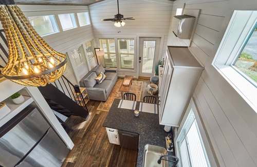 Sevierville Cabaña | Lil Lake House! Modern Tiny Home!