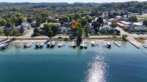 Beulah Casa | Lil's On The Lake Vintage Cottage On Crystal Lake