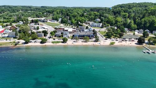Beulah Casa | Lil's On The Lake Vintage Cottage On Crystal Lake