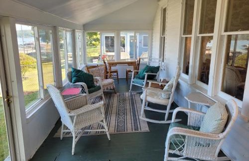 Beulah Casa | Lil's On The Lake Vintage Cottage On Crystal Lake