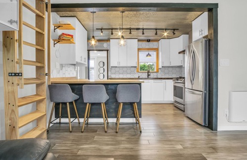 Kearney Casa | Lil Scandi ~ A Charming 2-bedroom, 2-bathroom Scandinavian designed bungalow