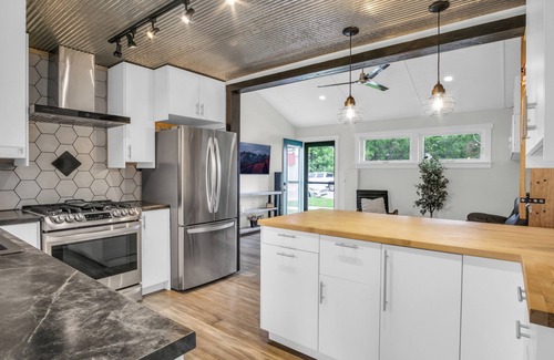 Kearney Casa | Lil Scandi ~ A Charming 2-bedroom, 2-bathroom Scandinavian designed bungalow