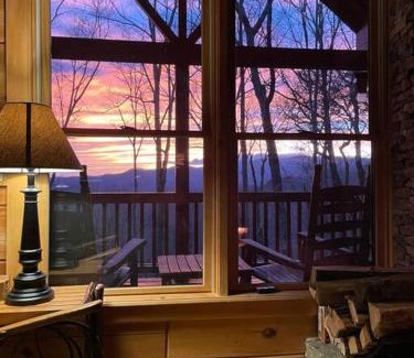 Blue Ridge Casa | Lil Slice of Heaven - Perfect Views-Hot Tub-Wine