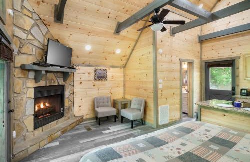 Pittman Center Casa | Lil' Smoky Studio by Stony Brook Cabins