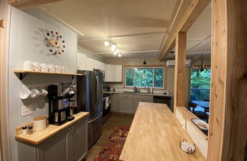 Bella Vista Casa | Lil Sugar Cottage - Little Sugar / Tunnel Vision Trail Access - Cozy!