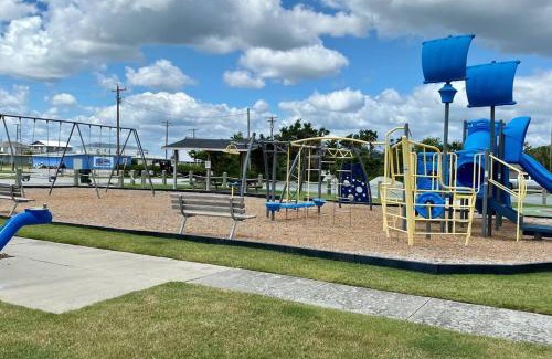 Topsail Beach Casa | Lil'TipSea on Topsail - Close to the sound and beach!
