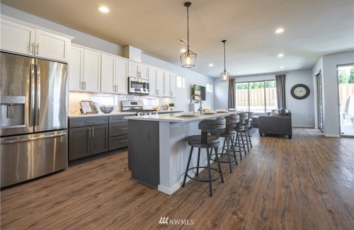 Maple Valley Casa | Lilac villa with hot tub