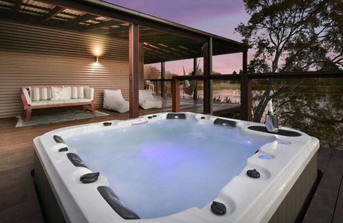 Keinbah Casa | Lilies Lakeside Spa Villa - 1 Bedroom - Your romantic getaway destination