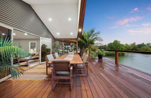 Keinbah Villa | Lilies Lakeside Spa Villa - 1 Bedroom