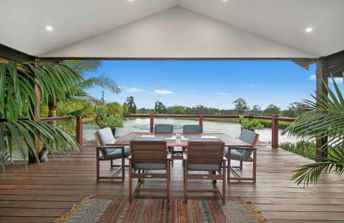 Keinbah Villa | Lilies Lakeside Spa Villa - 2 Bedroom