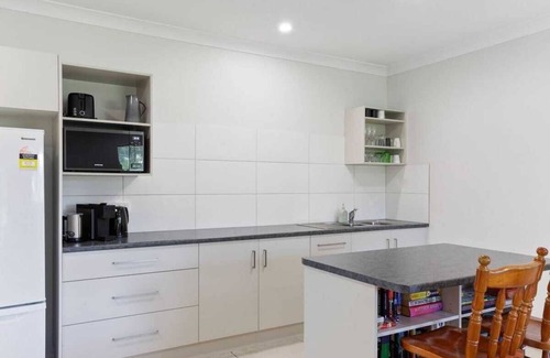 Woollamia Casa | Lilly Creek Cottage, Enjoy the best of both worlds, country and sea
