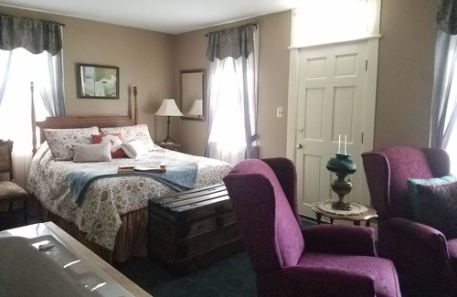 Cedarburg Casa | Lilly Pad Boerners Guest house