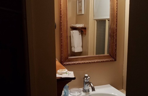 Cedarburg Casa | Lilly Pad Boerners Guest house