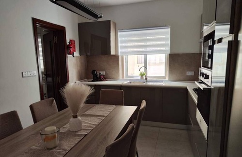 Marsalforn Apartamento | Lilly's sea view apartment