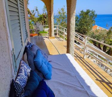 Avlakia Casa | Lilly's Seaview Retreat Cottage