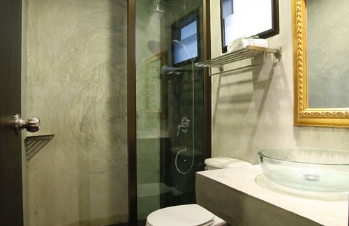 Chang Khlan Hotel | Lilu Chiangmai