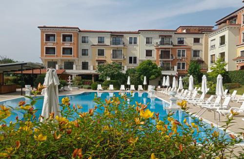 Sozopol Apartamento | Lily Beach Resort - sunrise over the sea - Sozopol