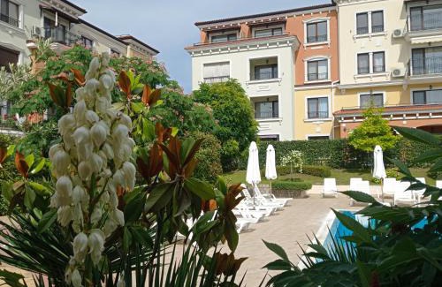 Sozopol Apartamento | Lily Beach Resort - sunrise over the sea - Sozopol