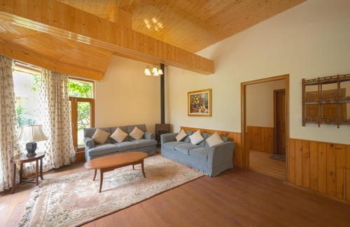 Manali Casa | Lily Brook Cottage