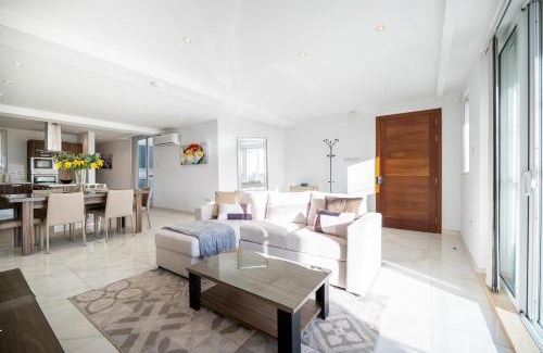 Mellieħa Heights Apartamento | Lily of the Hill - 2 Bedr, 3 bath