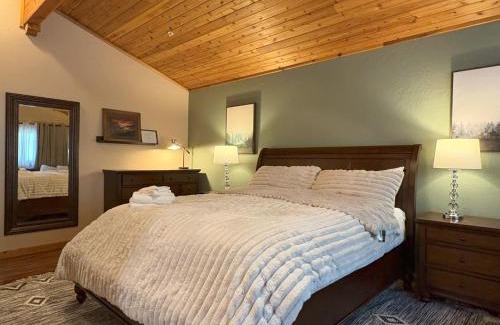 Yosemite West Chalet De Esquí | Lily of the Valley - Big Wall, Yosemite Day Use Reservations, Breakfast, Forest View and WiFi