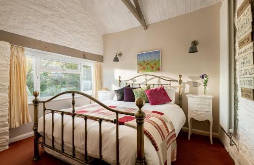 Wadebridge Casa | Lily Pad Cottage with hot tub