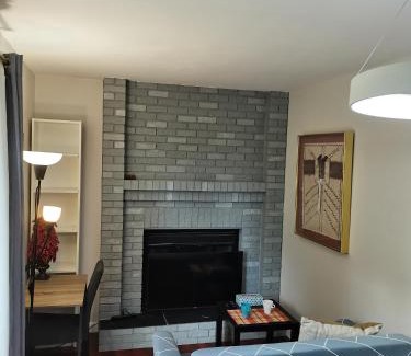 Southwest Calgary Casa | Lily room near golf and banff newly renovated VERY Quiet