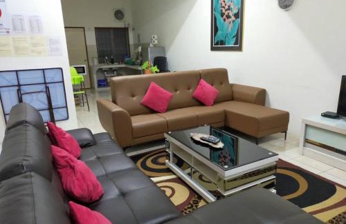 Tanah Rata Casa | LILY VACATION HOME at CAMERON HIGHLANDS - 12 PAX,FREE WiFi w CARPORCH