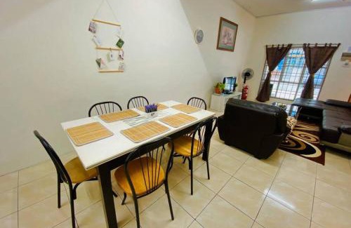 Tanah Rata Casa | LILY VACATION HOME at CAMERON HIGHLANDS - 12 PAX,FREE WiFi w CARPORCH