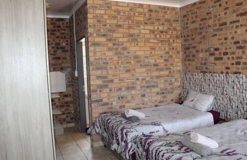 Emalahleni Casa | Lily Villa Country Lodge