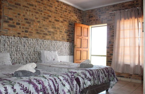 Emalahleni Casa | Lily Villa Country Lodge
